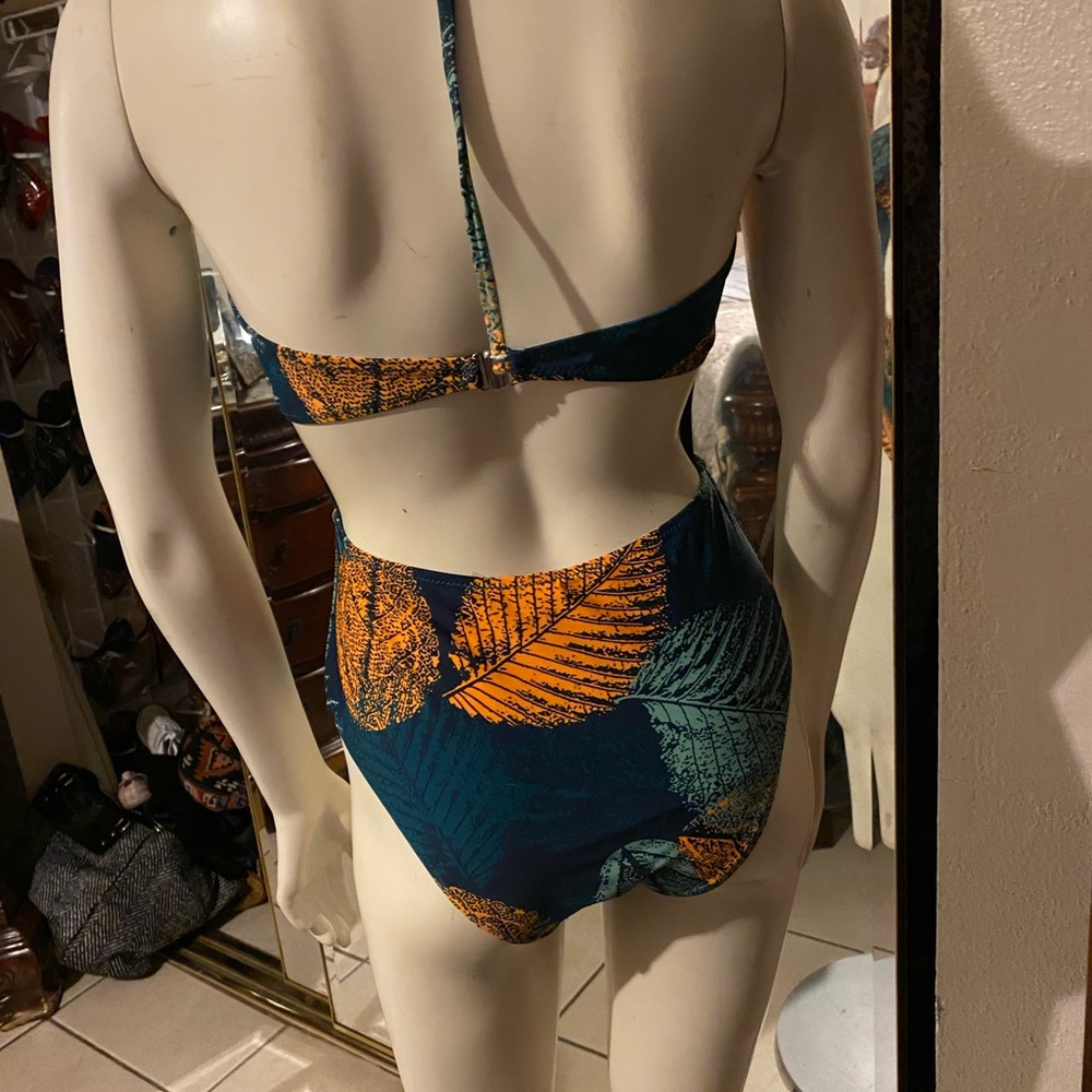 Beautiful bathing suit - Picture 2 of 2
